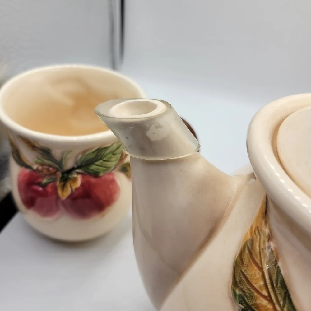 Takahashi San Francisco Hand Painted Apple Ceramic 5 Piece Tea set w/2 Lids